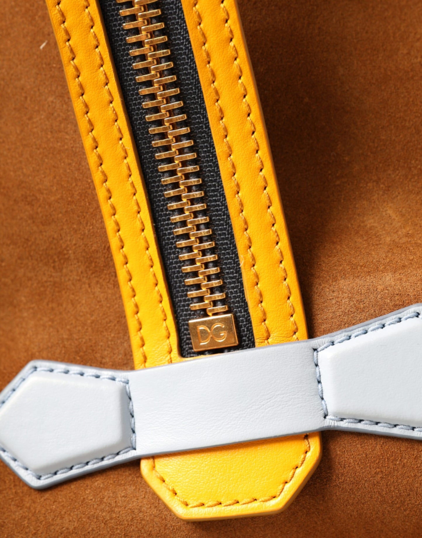 Sac à dos Dolce & Gabbana en cuir suédé marron et jaune avec logo