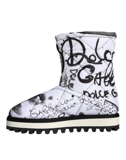 Dolce & Gabbana witte, gewatteerde laarzen met logo-print tot halverwege de kuit.