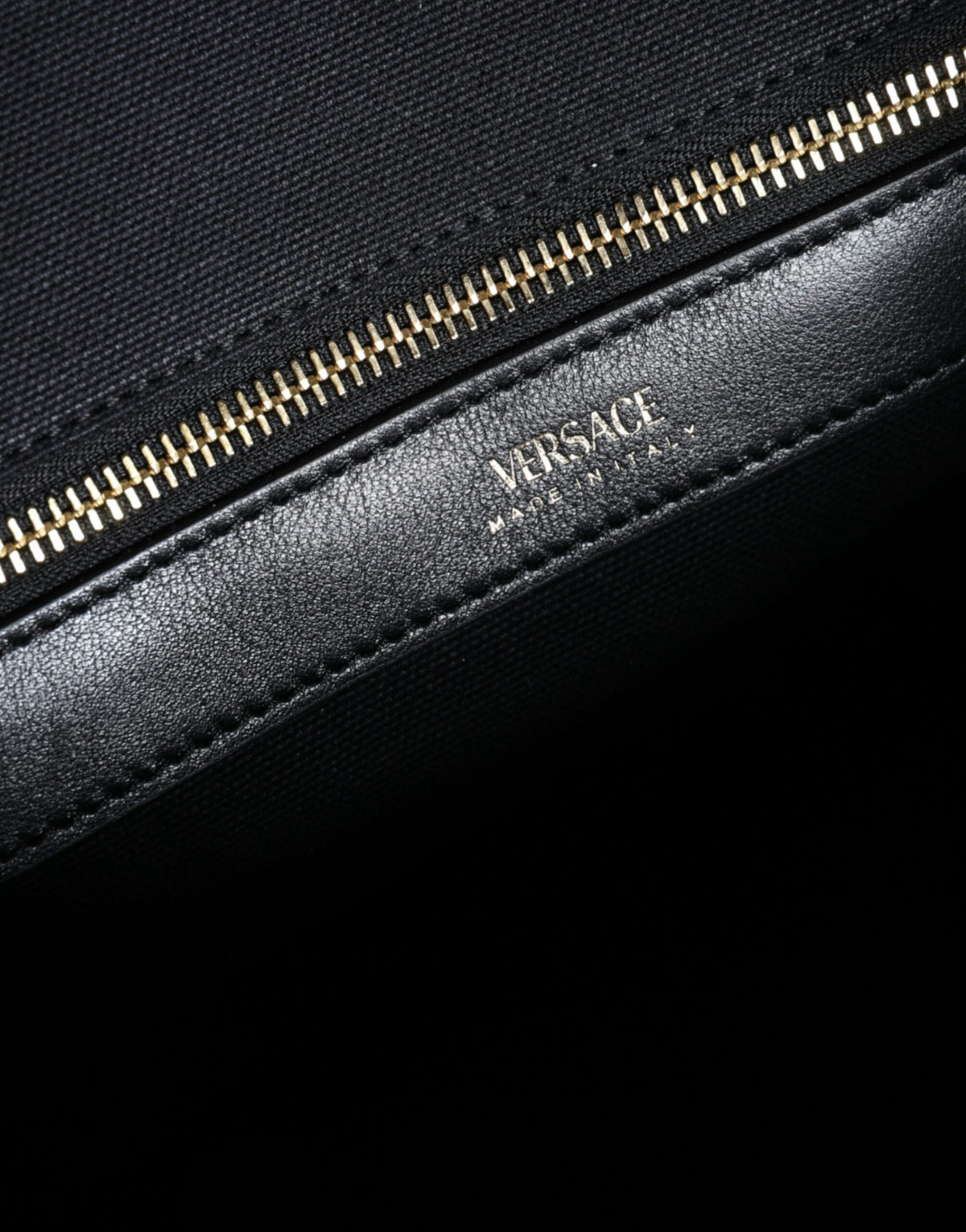 Sac à main en toile et cuir noir Versace avec logo