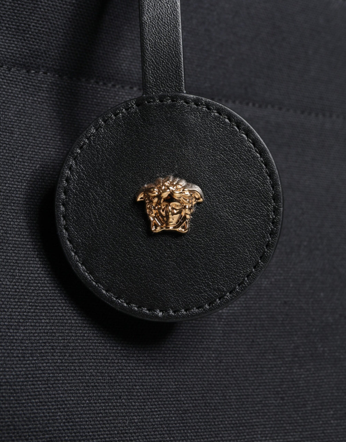 Sac à main en toile et cuir noir Versace avec logo