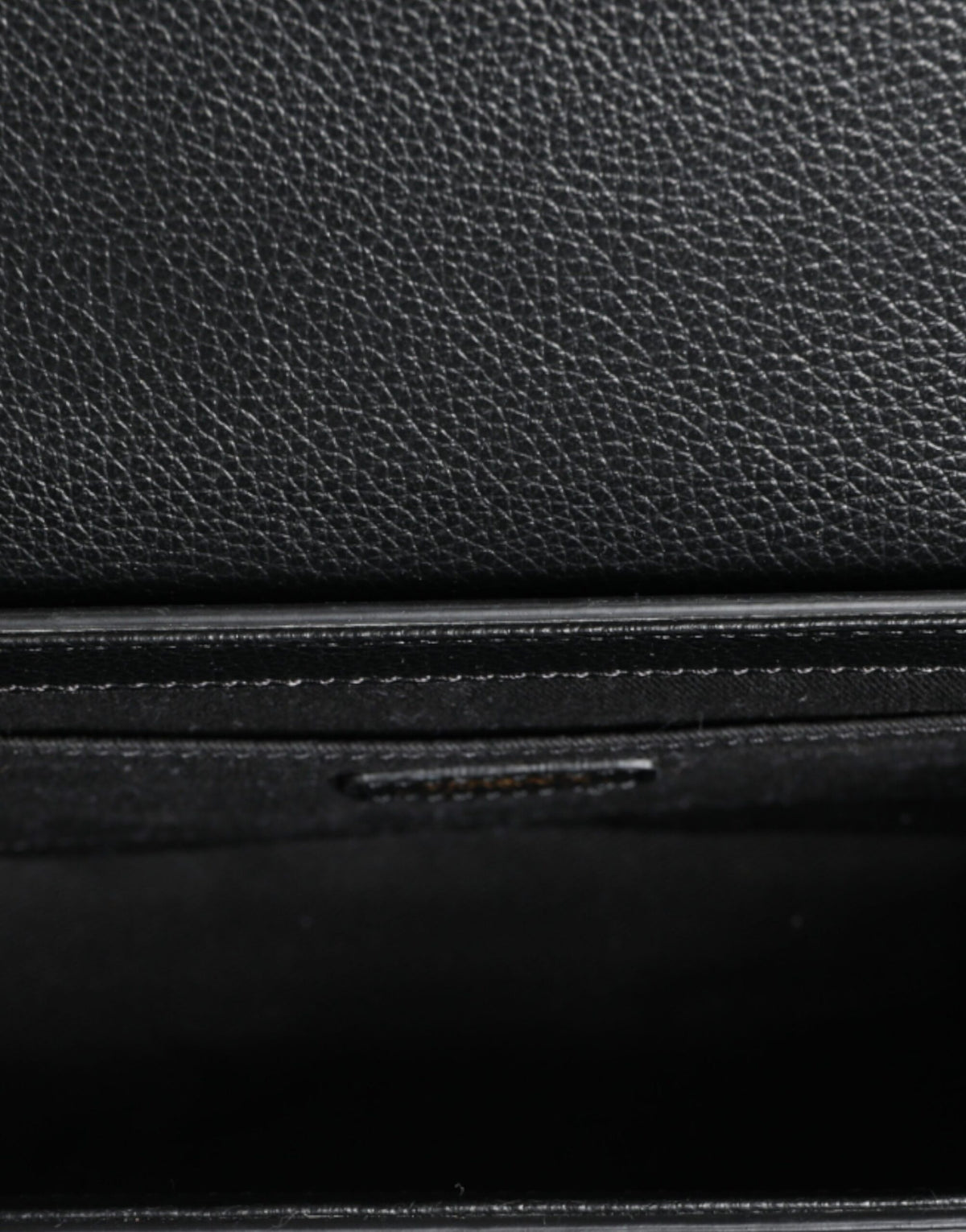 Sac à bandoulière en cuir grainé noir Versace