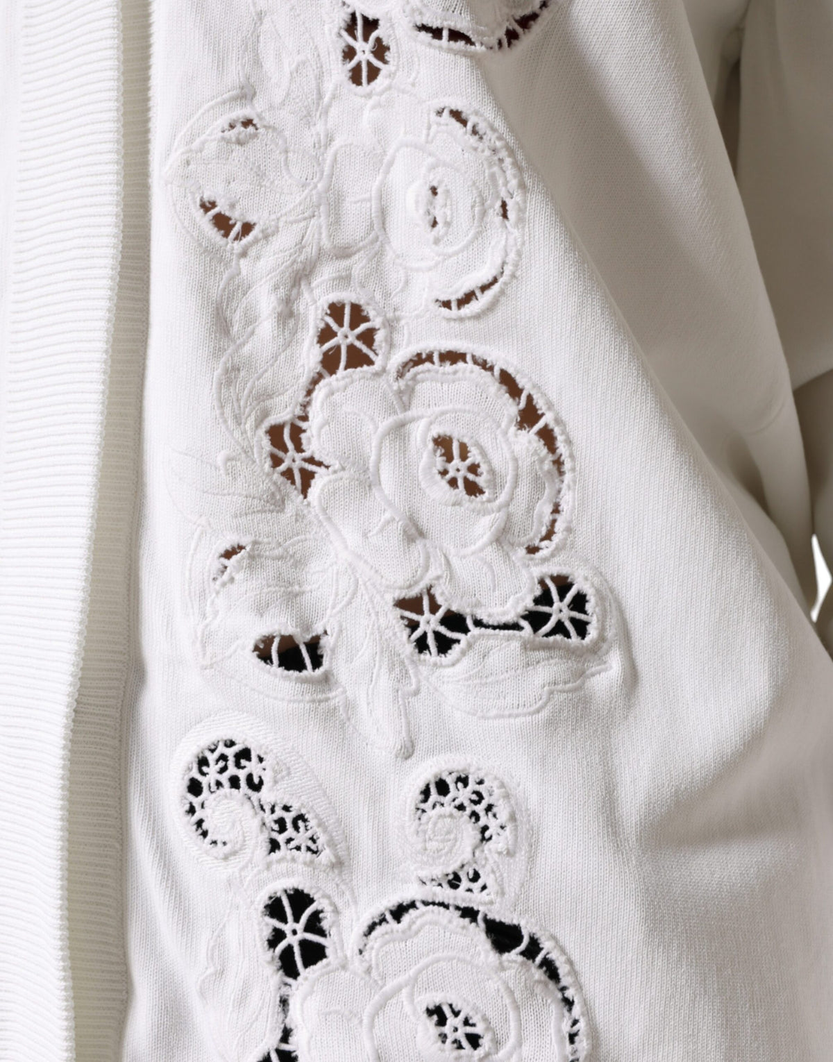 Dolce & Gabbana Cardigan Sweater en Viscose Blanc à Découpes Florales