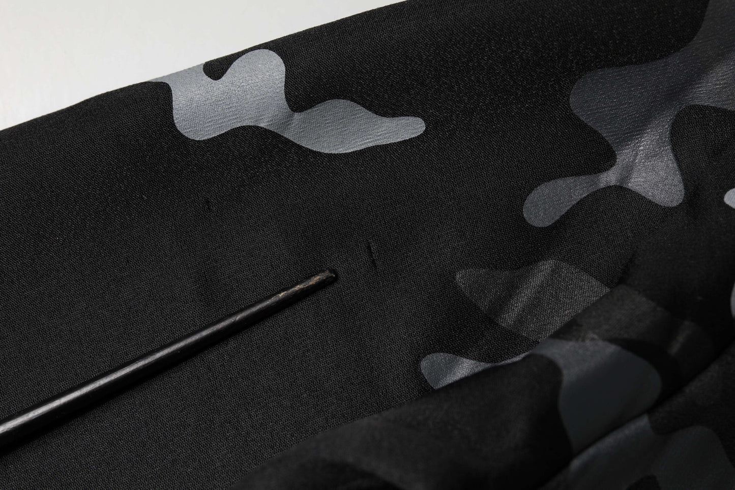 Pull en sweat à col rond noir à motif camouflage Dolce & Gabbana