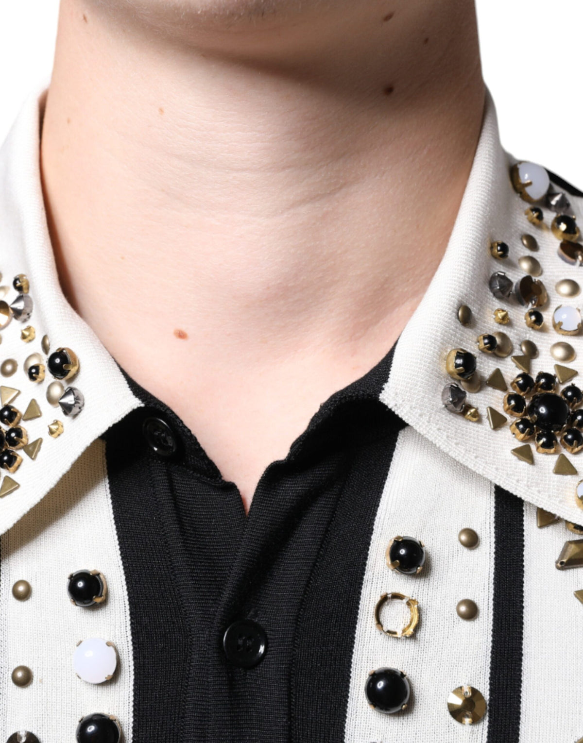 Chemise en soie blanche et noire Dolce &amp; Gabbana, ornements de pierres et cristaux.