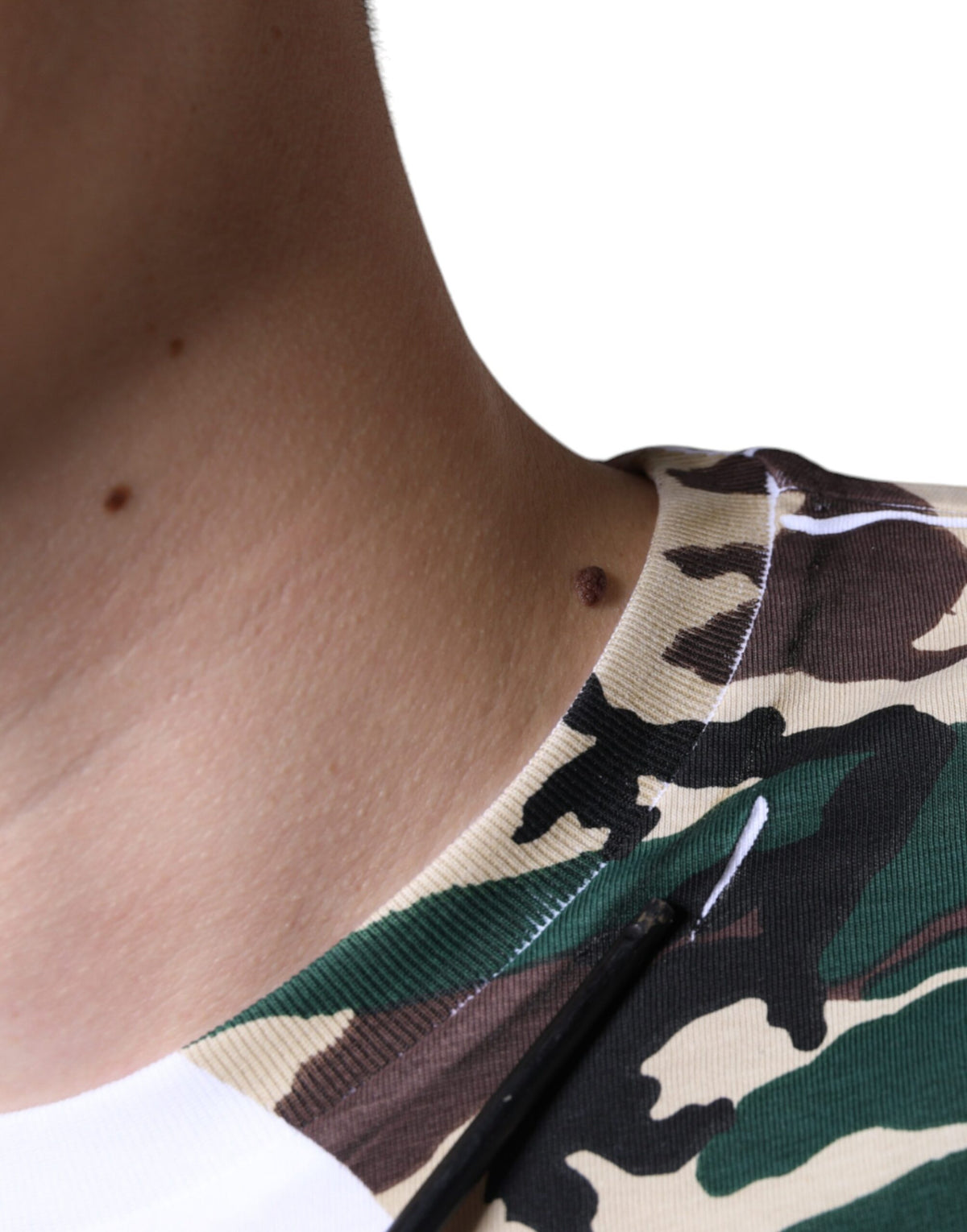 T-shirt à col rond blanc à motifs camouflage et étoiles de Dolce &amp; Gabbana
