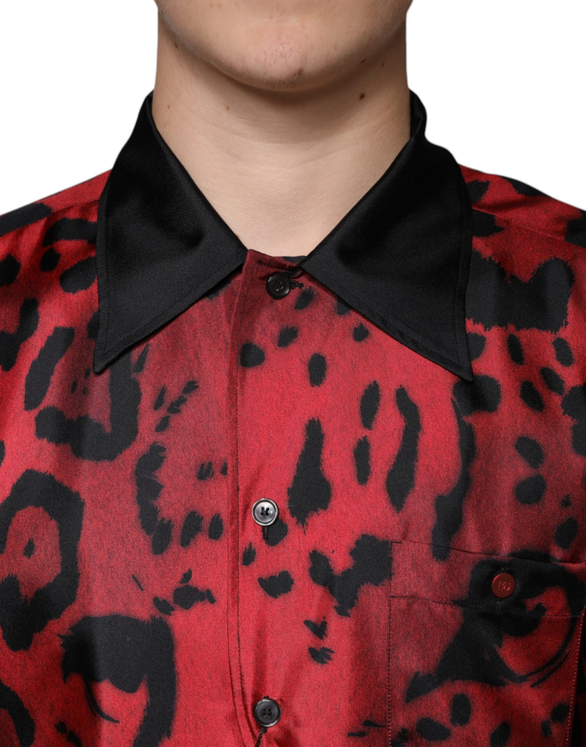 Chemise décontractée à boutons en soie à motif léopard rouge de Dolce &amp; Gabbana