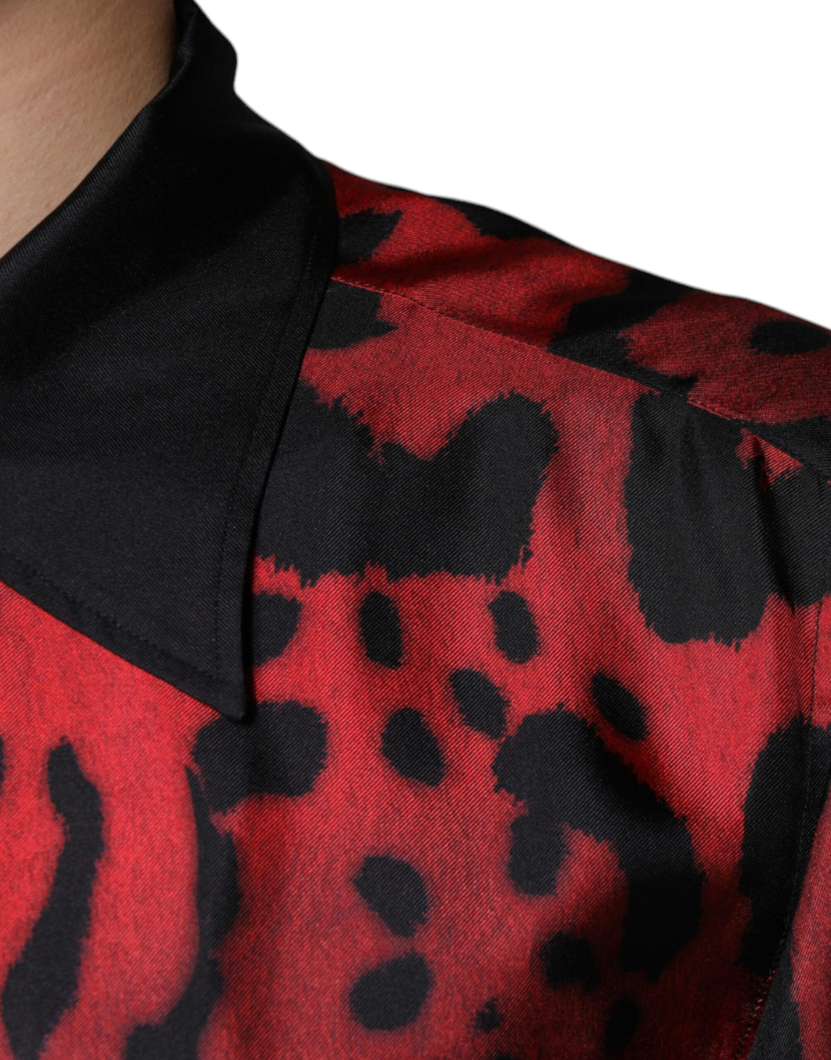 Chemise décontractée à boutons en soie à motif léopard rouge de Dolce &amp; Gabbana