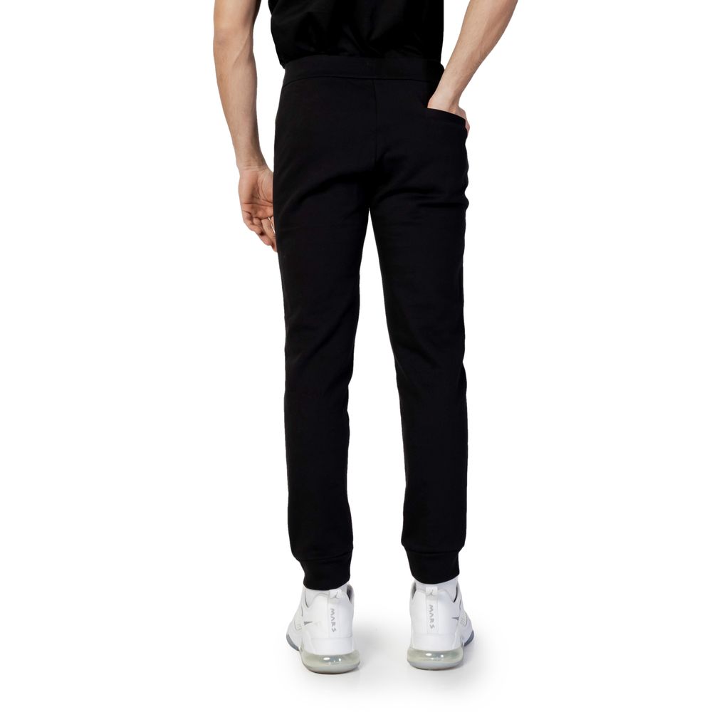 Zwarte katoenen joggingbroek van Armani Exchange, geschikt voor sport.