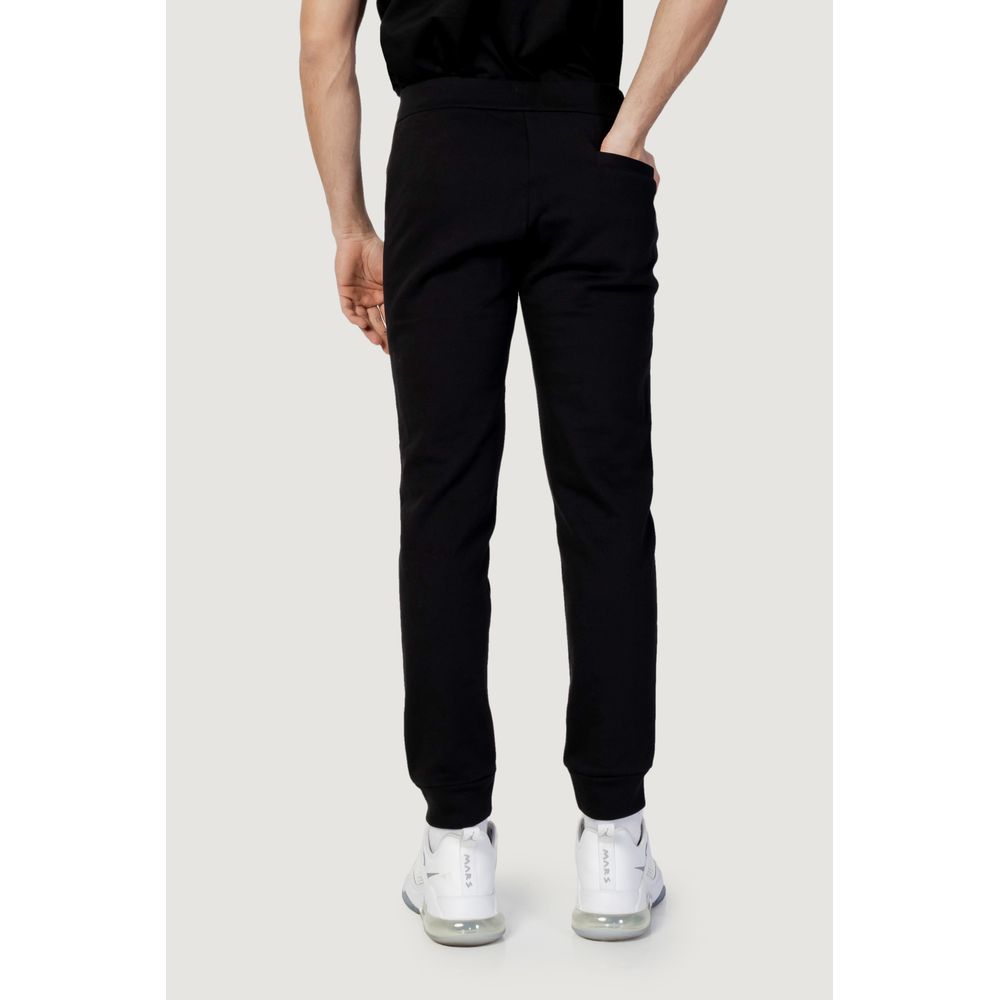 Zwarte katoenen joggingbroek van Armani Exchange, geschikt voor sport.