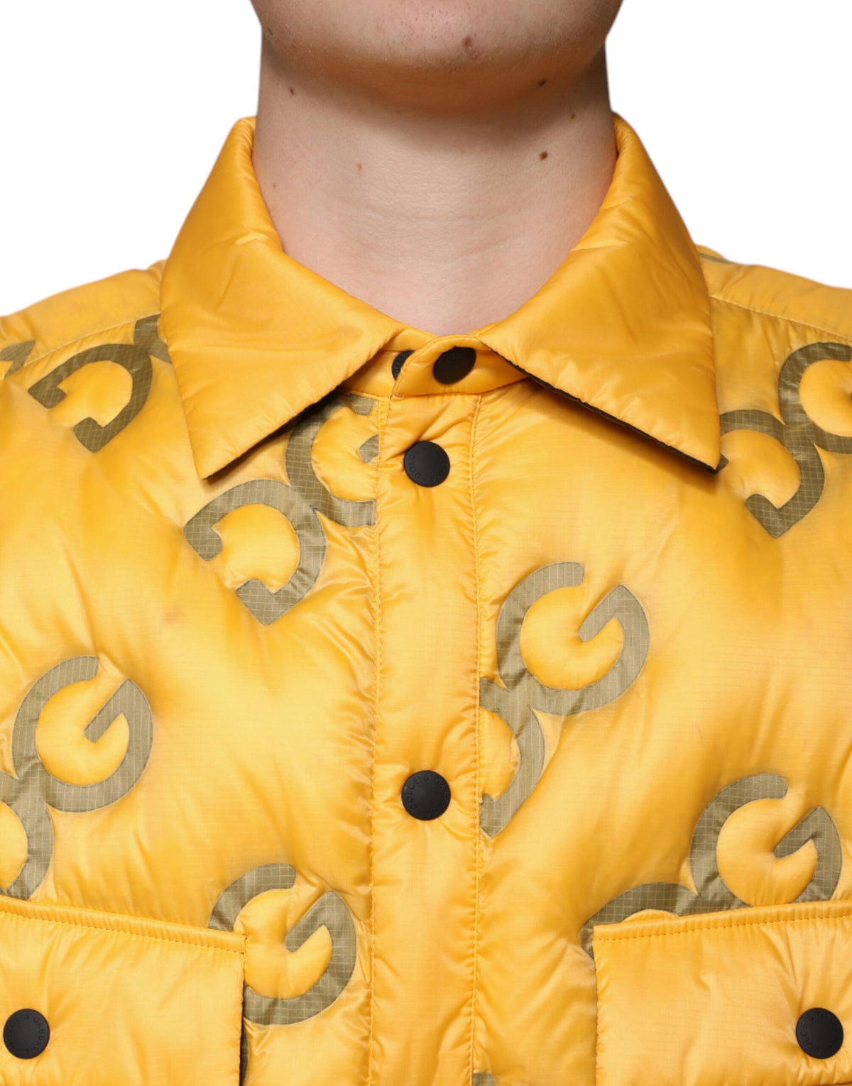 Blouson matelassé à boutons avec logo jaune de Dolce & Gabbana