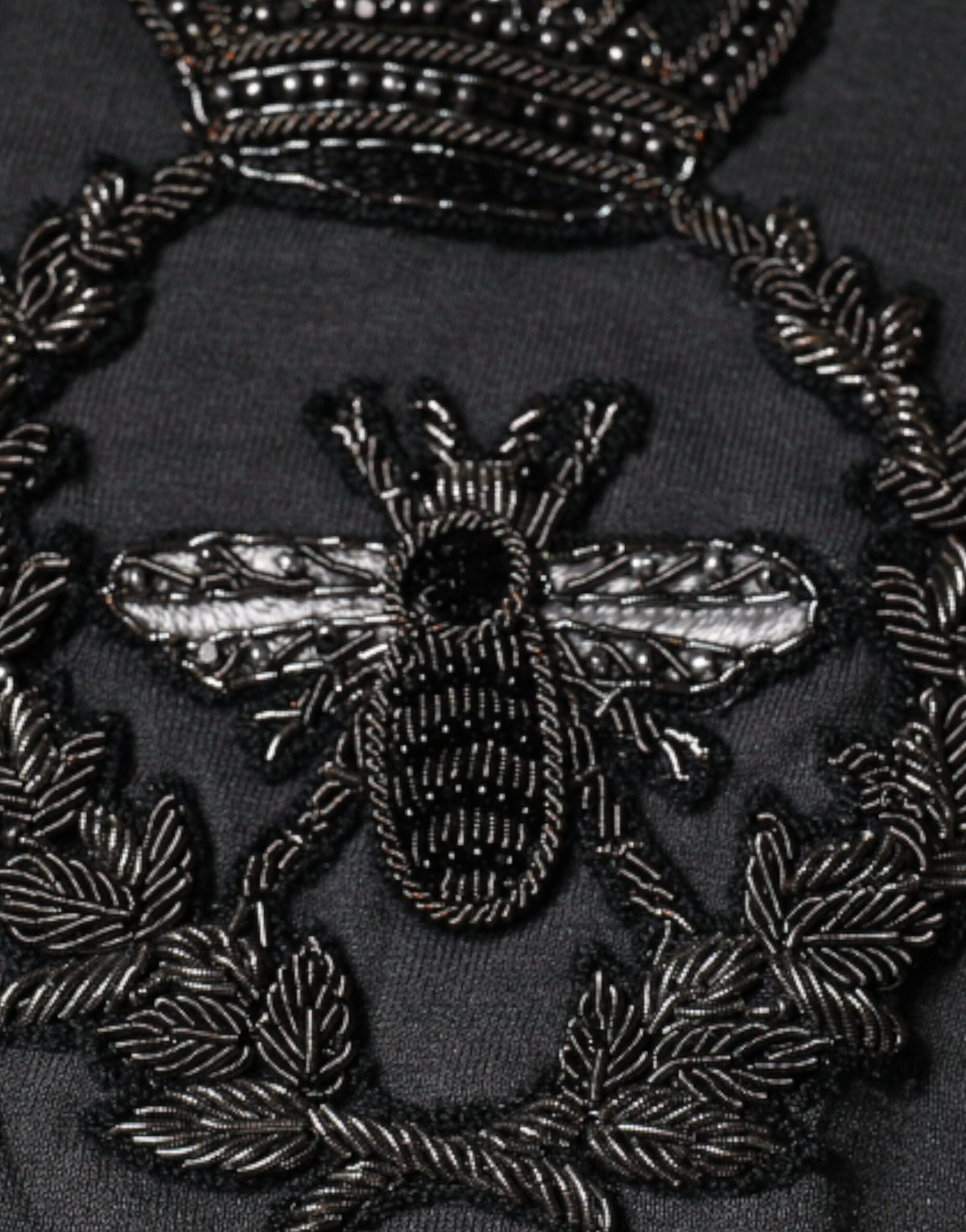 Pull en tricot gris brodé d'abeilles et de couronne de Dolce &amp; Gabbana