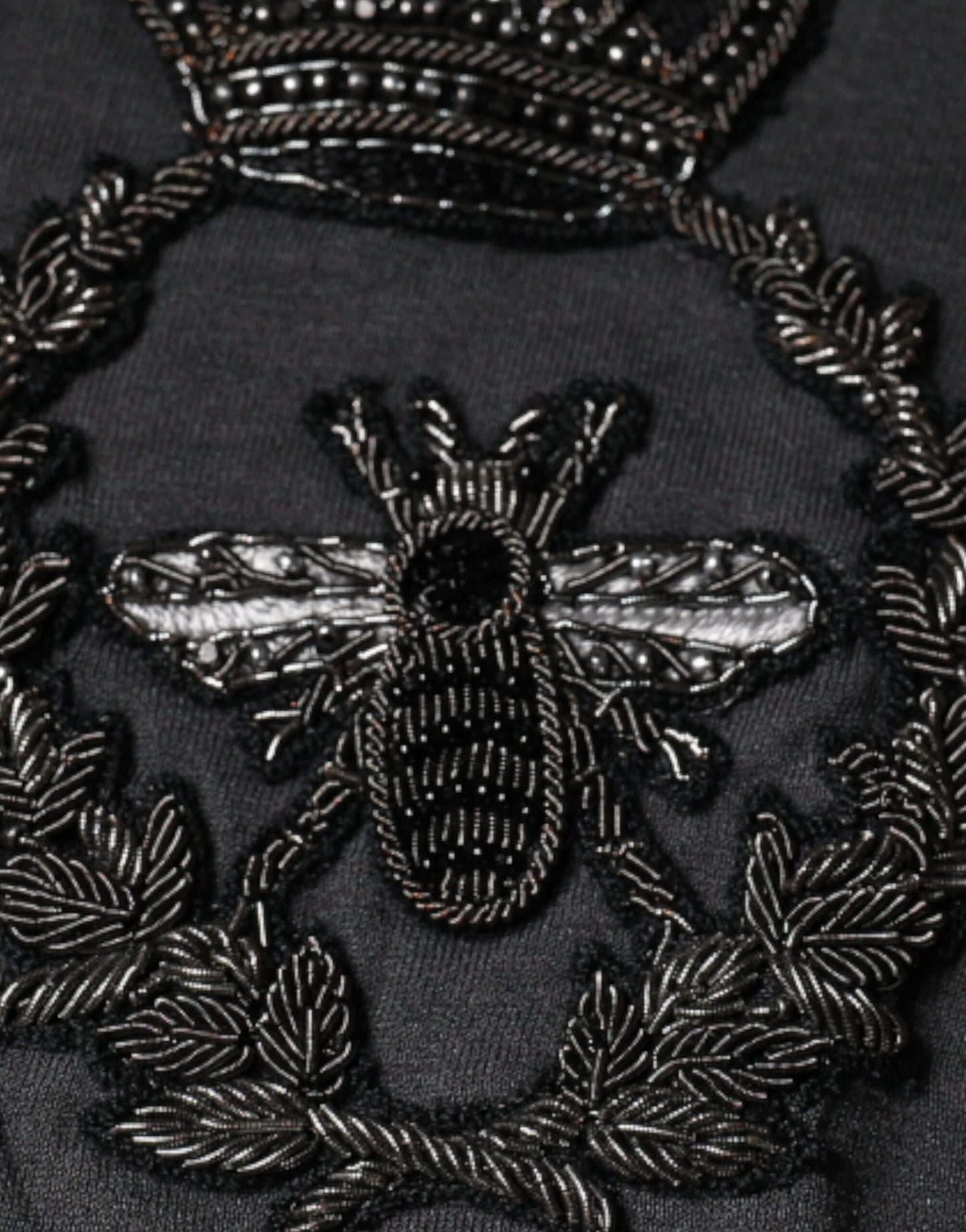 Pull en tricot gris brodé d'abeilles et de couronne de Dolce &amp; Gabbana
