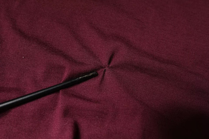 Dolce &amp; Gabbana donkerrode cashmere V-hals herenpullover