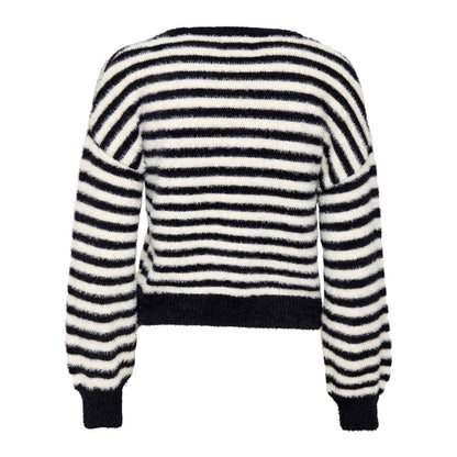 Seuls les vêtements de sport en marabout noir et blanc.