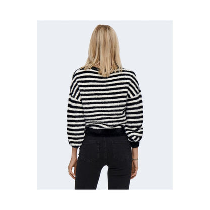 Seuls les vêtements de sport en marabout noir et blanc.