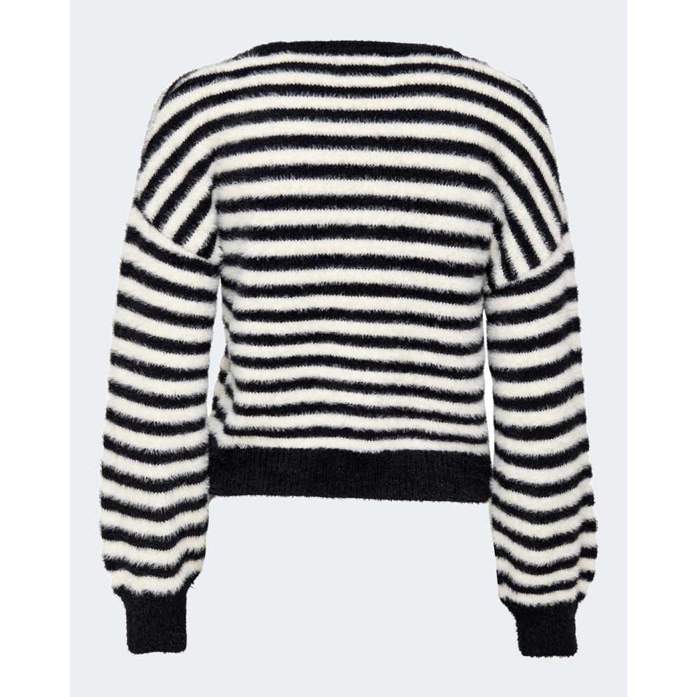 Seuls les vêtements de sport en marabout noir et blanc.