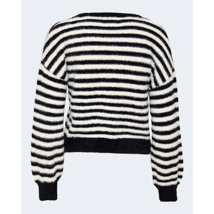 Seuls les vêtements de sport en marabout noir et blanc.