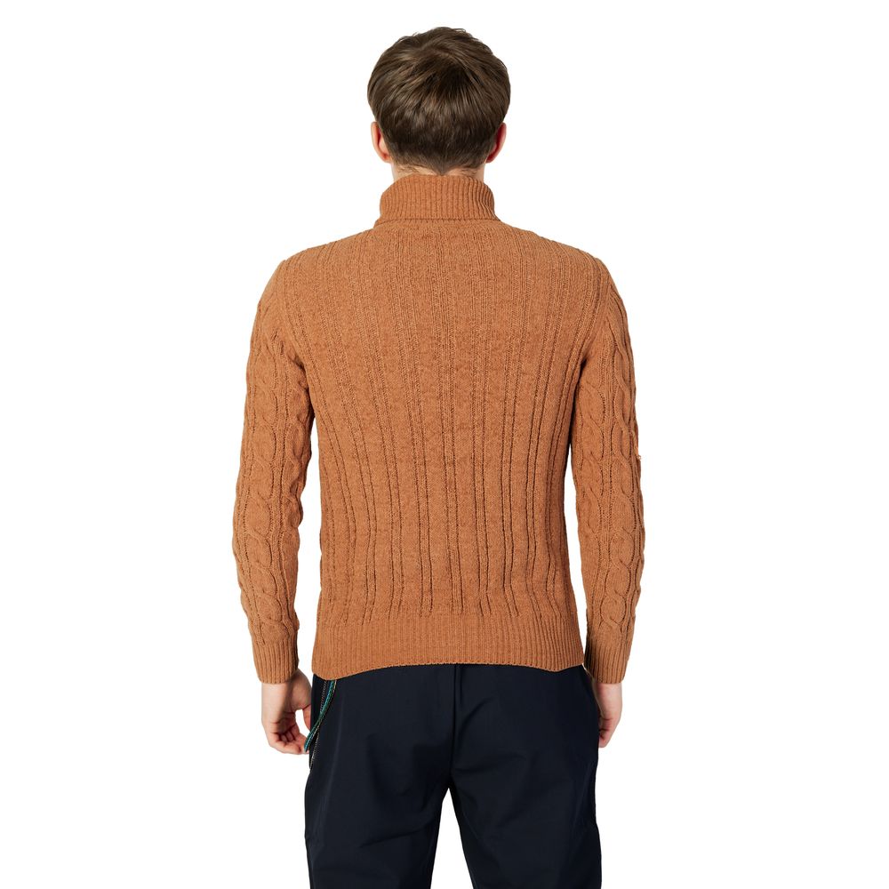 Col roulé synthétique marron de Gianni Lupo