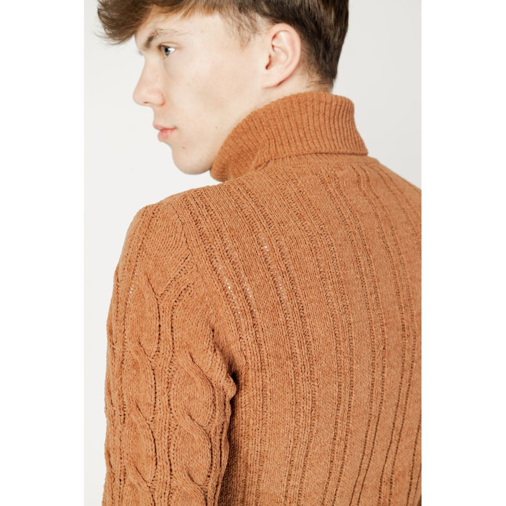 Col roulé synthétique marron de Gianni Lupo