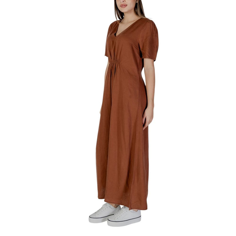 B.Young BYIMADRID VNECK Robe Longue en Lin Marron