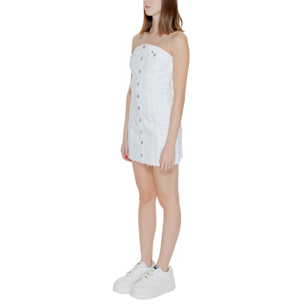 Robe courte Tommy Hilfiger Jeans en coton recyclé blanc