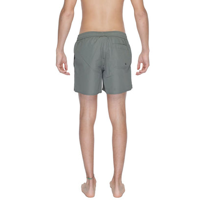 Zwembroek van Emporio Armani, gemaakt van groen polyester.