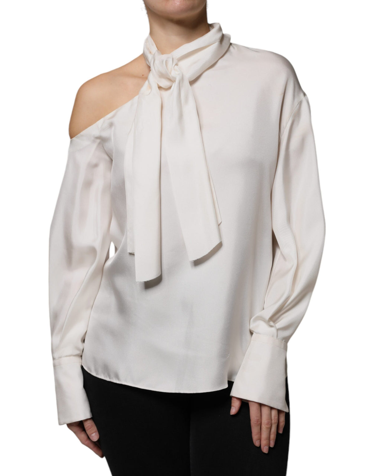 Brunello Cucinelli Top en Soie Beige avec Col Ascot à Manches Longues