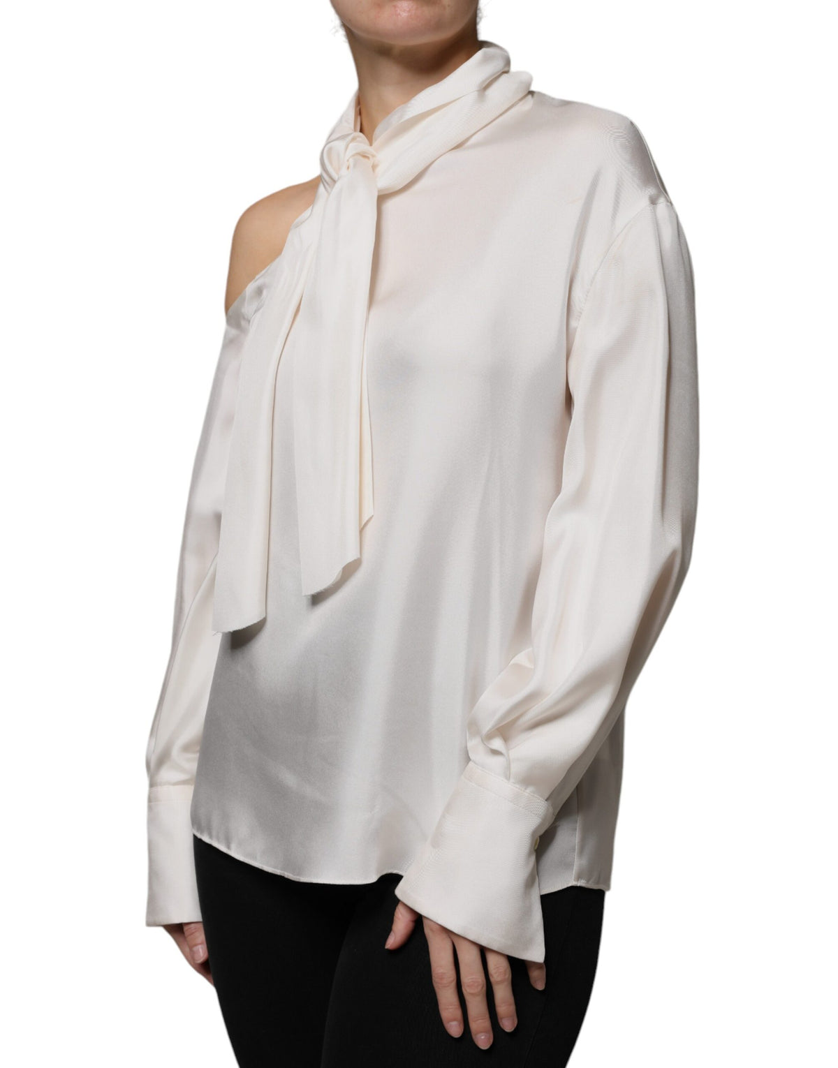 Brunello Cucinelli Top en Soie Beige avec Col Ascot à Manches Longues