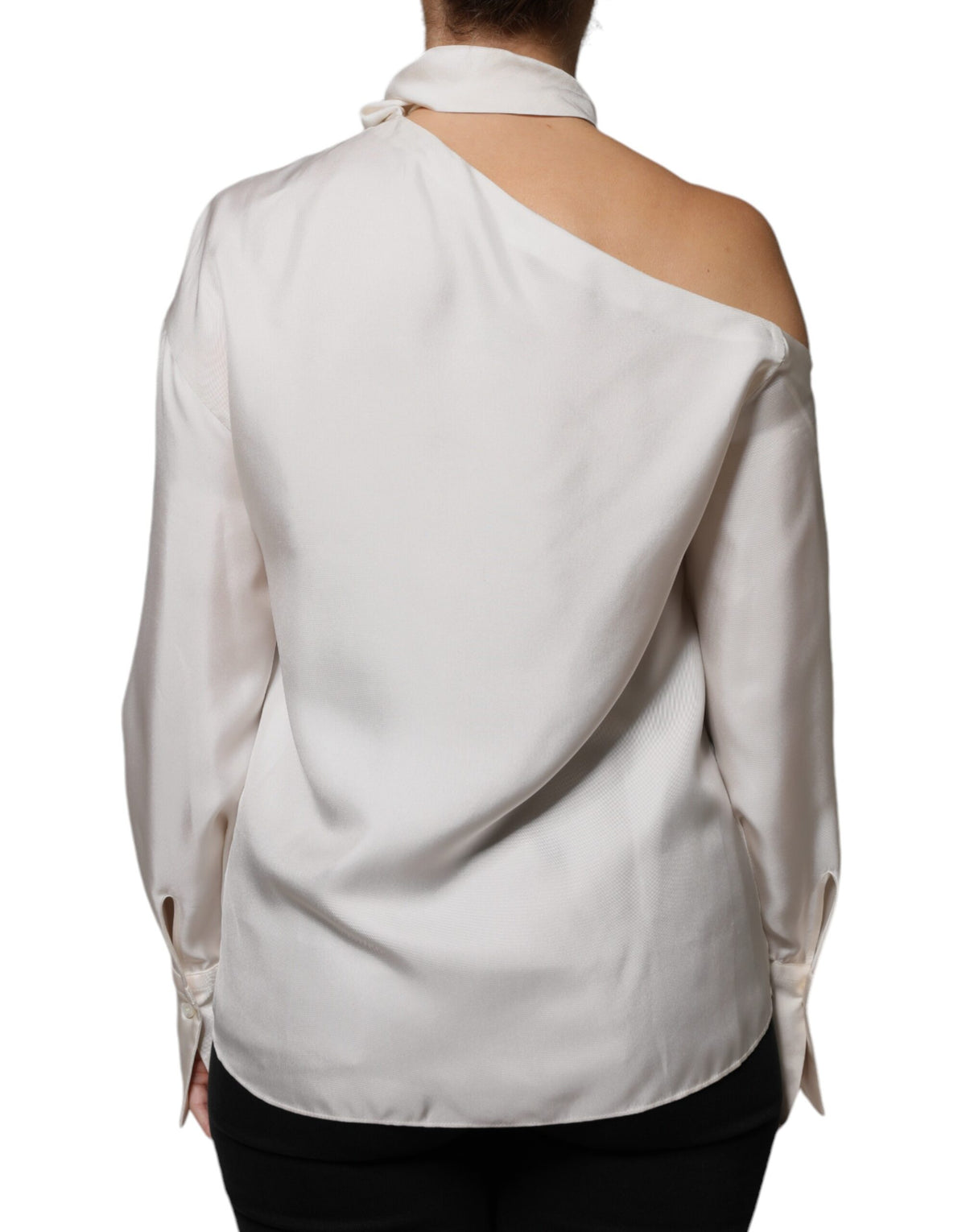 Brunello Cucinelli Top en Soie Beige avec Col Ascot à Manches Longues