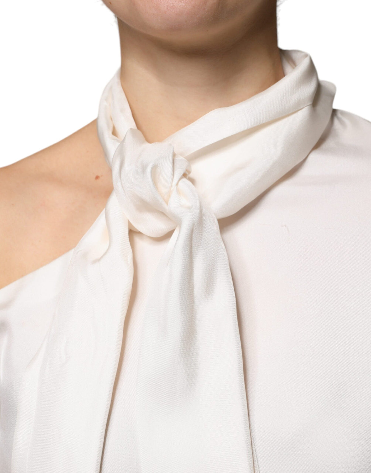 Brunello Cucinelli Top en Soie Beige avec Col Ascot à Manches Longues