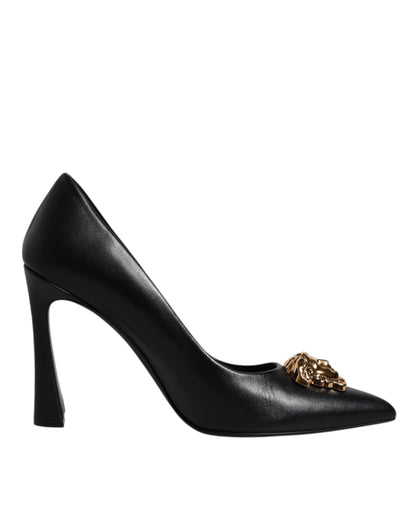 Versace Zwarte Lederen Pumps met Logo Plaque en Hoge Hakken