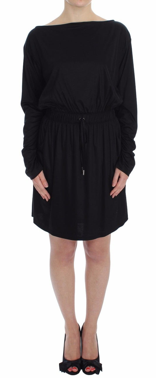 Robe portefeuille en soie et modal noir de Versace Jeans, longueur genou.
