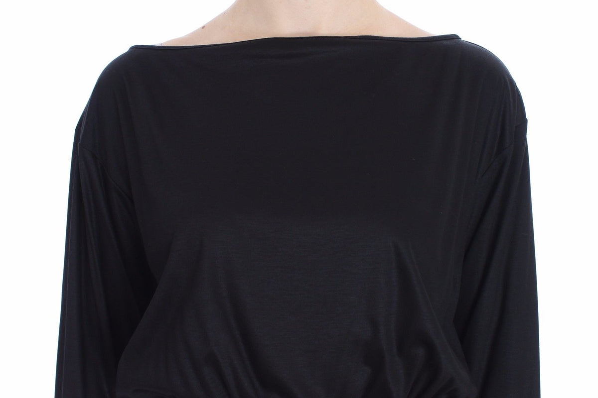 Robe portefeuille en soie et modal noir de Versace Jeans, longueur genou.