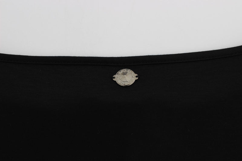 Robe portefeuille en soie et modal noir de Versace Jeans, longueur genou.