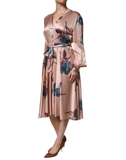 Robe midi trapèze en satin rose à manches longues et motifs floraux de L'Autre Chose