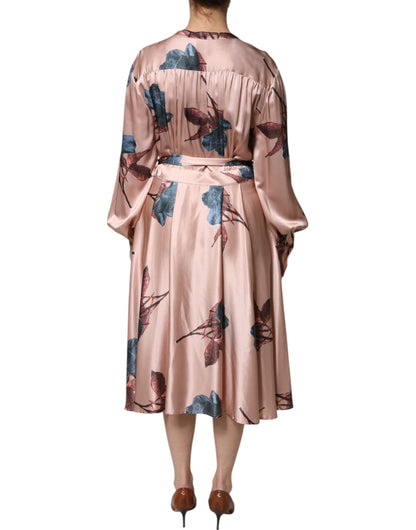 Robe midi trapèze en satin rose à manches longues et motifs floraux de L'Autre Chose