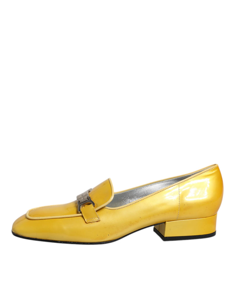 Dolce & Gabbana Mocassins en Cuir Jaune avec Plaque Logo