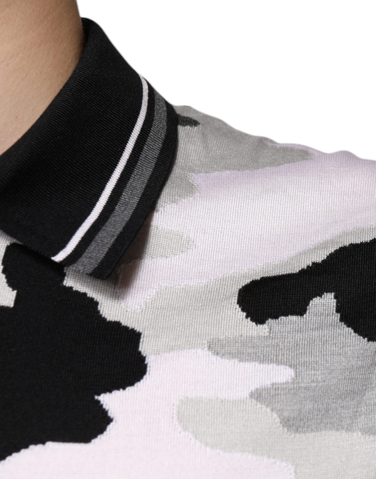 T-shirt polo à col montant multicolore à motif camouflage de Dolce &amp; Gabbana