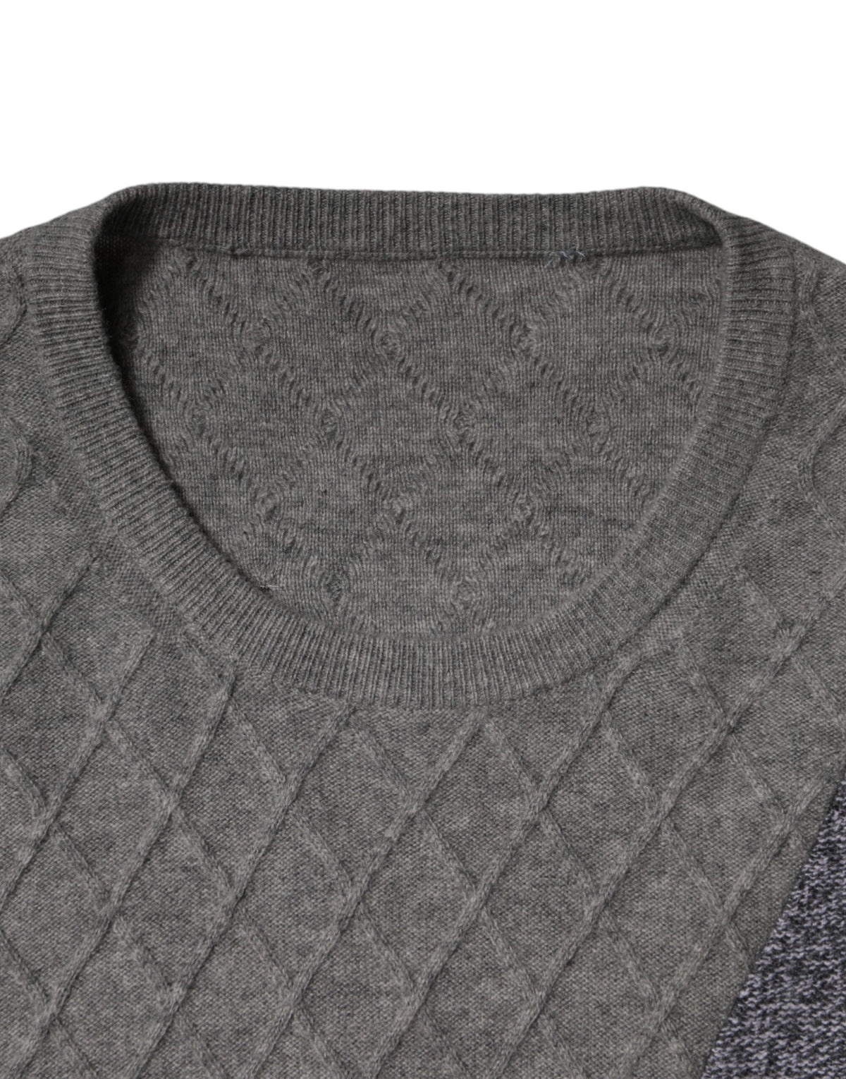 Pull en cachemire à col rond, à motifs en losanges et en relief, gris, de Ballantyne