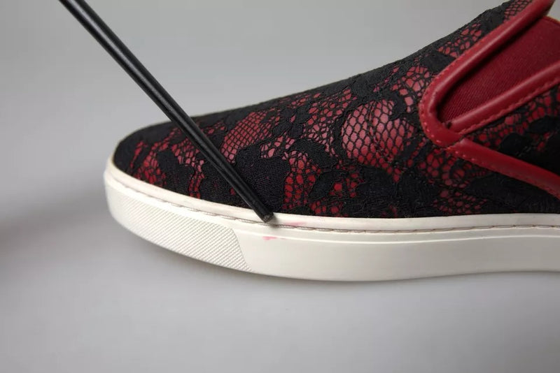 Dolce & Gabbana Sneakers Noires et Rouges en Dentelle