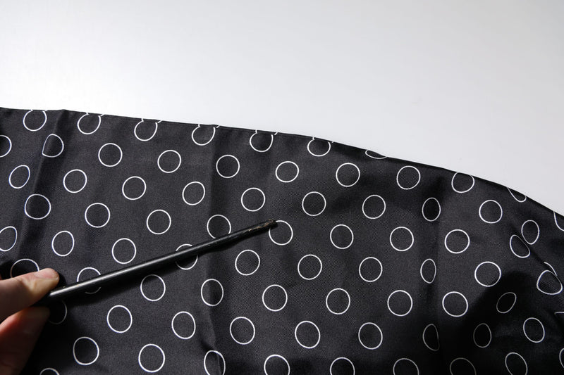 Foulard châle en soie à franges et cercles noirs Dolce &amp; Gabbana