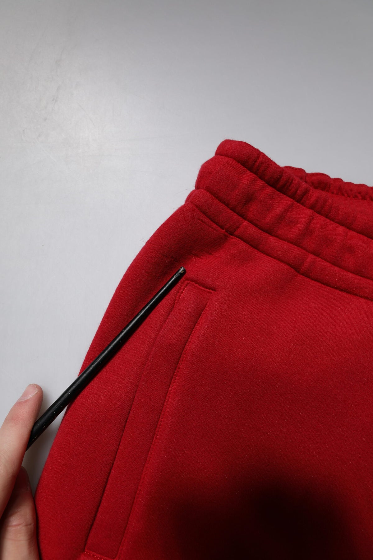Pantalon de survêtement en coton rouge à logo DG de Dolce &amp; Gabbana pour homme.