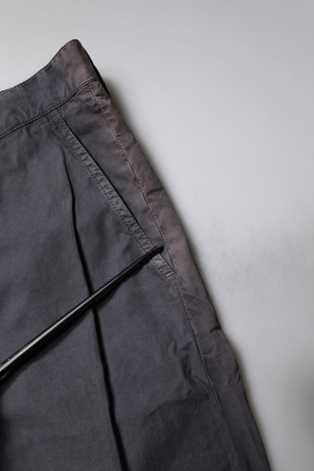 Shorts Bermuda pour homme en coton gris foncé à taille mi-hauteur de Dolce &amp; Gabbana