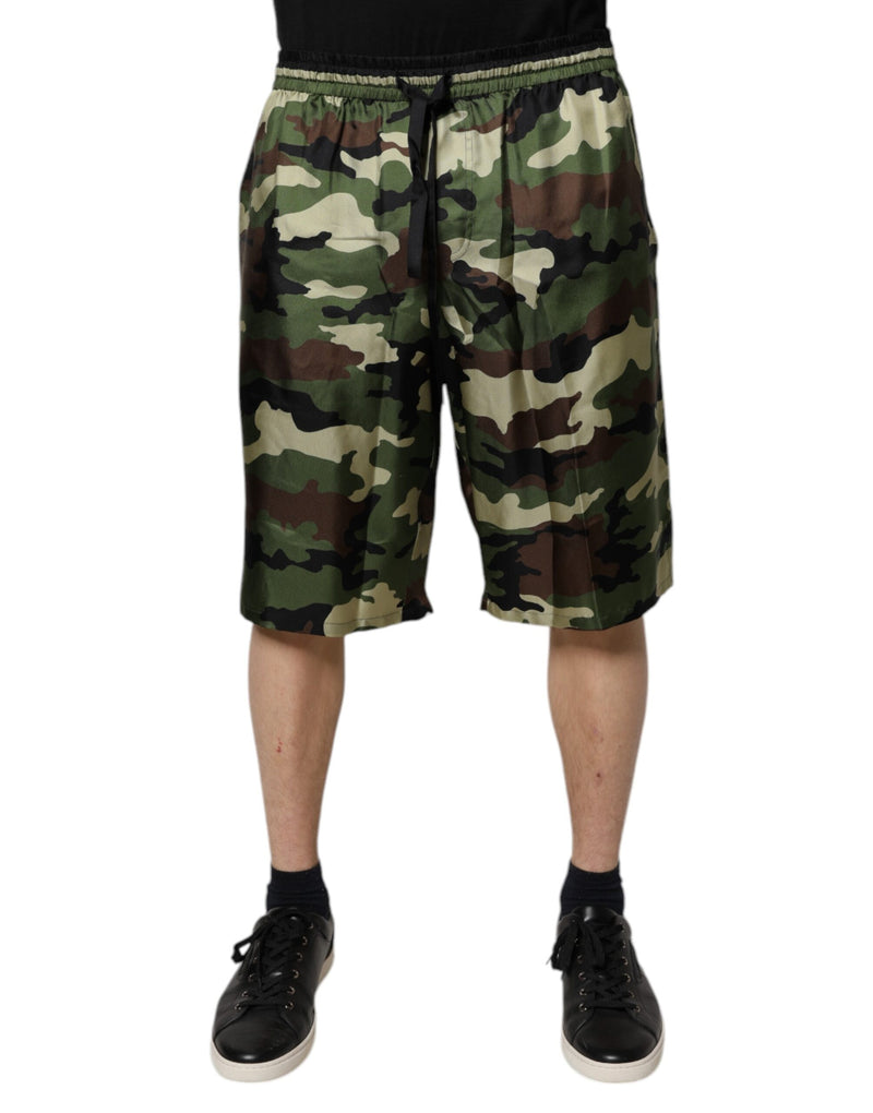 Shorts Bermuda en soie à taille mi-hauteur, multicolores et à motif camouflage de Dolce &amp; Gabbana