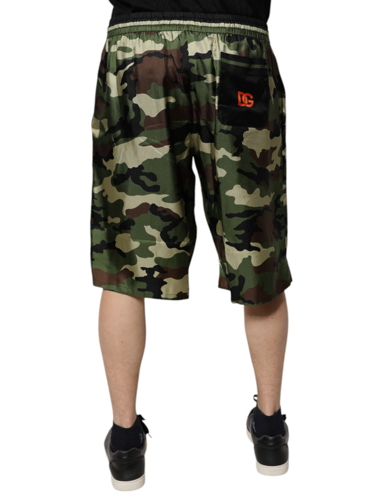 Shorts Bermuda en soie à taille mi-hauteur, multicolores et à motif camouflage de Dolce &amp; Gabbana
