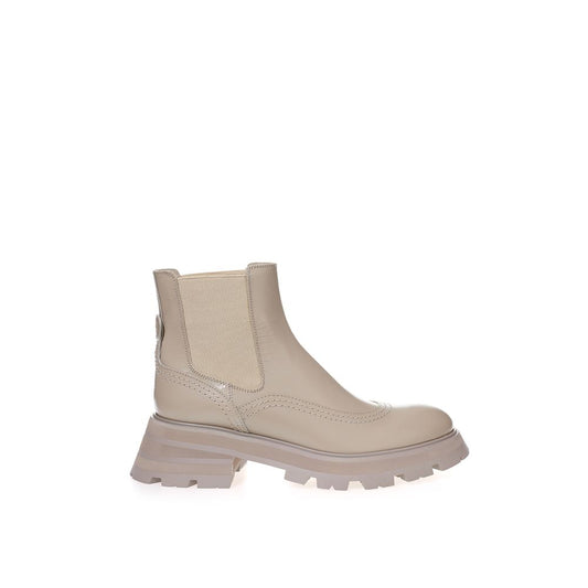 Bottines en cuir gris chic Alexander McQueen pour une allure élégante.