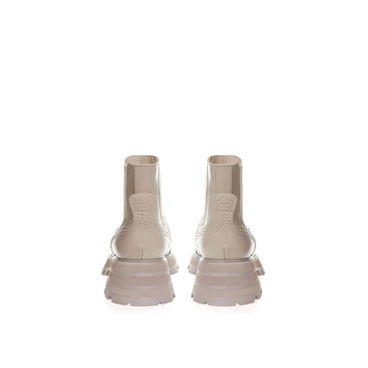 Bottines en cuir gris chic Alexander McQueen pour une allure élégante.