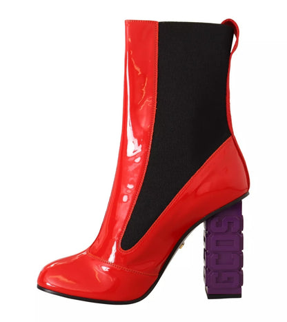 Bottines GCDS en cuir rouge et tissu noir, talons à logo.