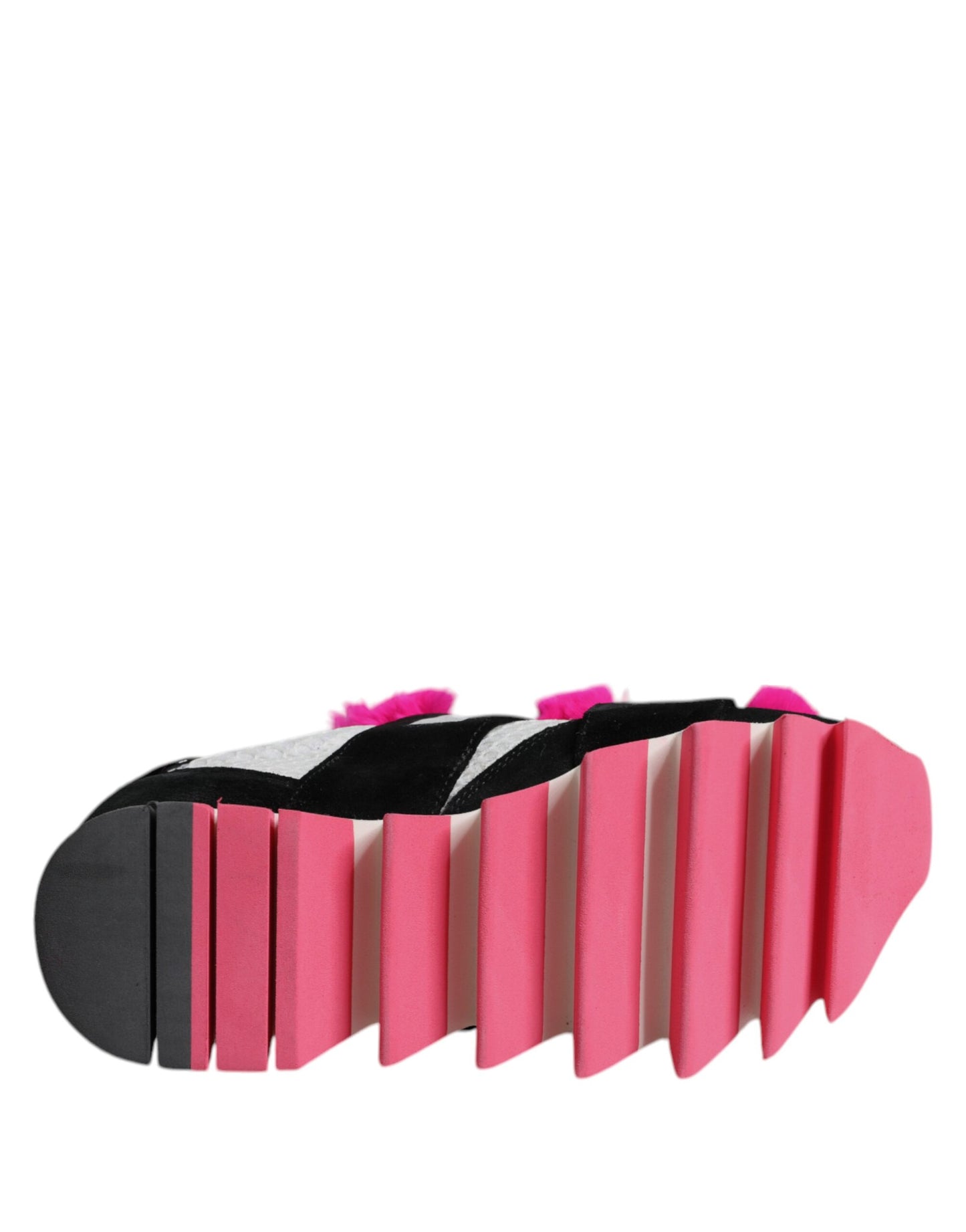 Sneakers Dolce & Gabbana noires et roses, ornées de fourrure.