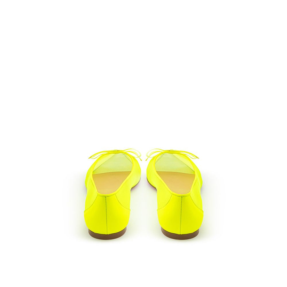 Christian Louboutin Elegance, ballerine en maille jaune soleil.